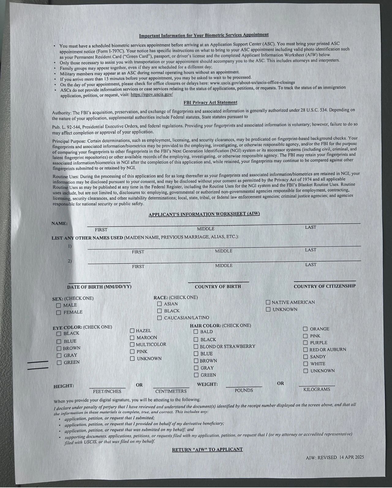 在客户打指纹前给客户发送需要携带的证件和材料及注意事项，消除未知带来的焦虑。