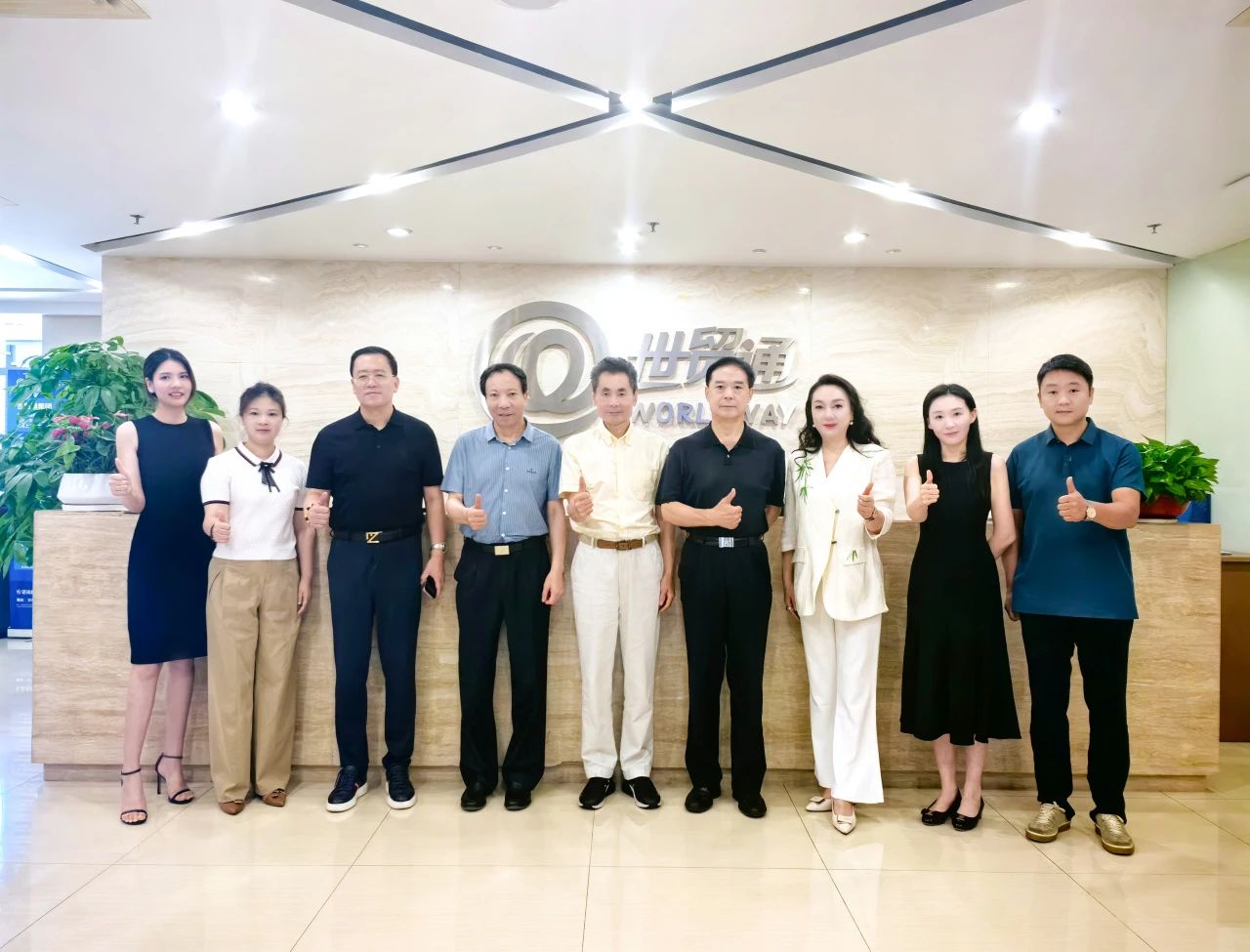 世贸通集团董事长邢新力博士(左五)等高层一行与深圳市企业联合会、企业家协会执行会长康永魁先生(左四)一行合影